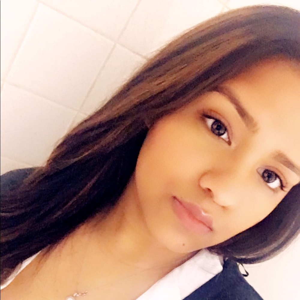 Meet your Posher, Daniella